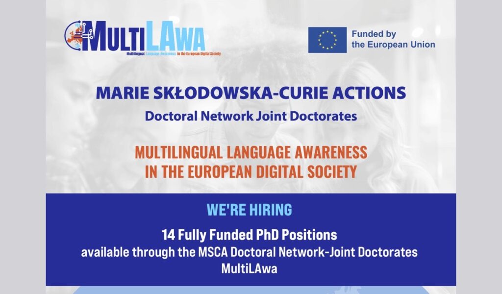 Grafik zur Bewerbung des MultiLAwa Programms zeigt blauen und orangefarbene und weiße Schrift auf hellem Grund im oberen Bereich und blauem Grund im unteren Bereich. Der Text lautet "Marie Skłodowska-Curie Actiond - Doctoral Network Joint Doctorates - Multilingual Language Awareness in the European Digital Society - We're hiring - 14 Fully Funded PhD Positions available through the MSCA Doctoral Network-Joint Doctorates MultiLAwa". Oben links ist das Logo von MultiLAwa und oben links eine Europaflagge, daneben steht in blau "Funded by the European Union".